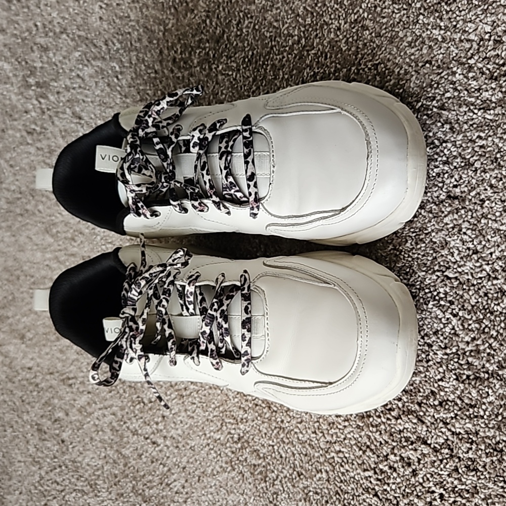 Vionic Aris Leopard print sneakers size 8.5